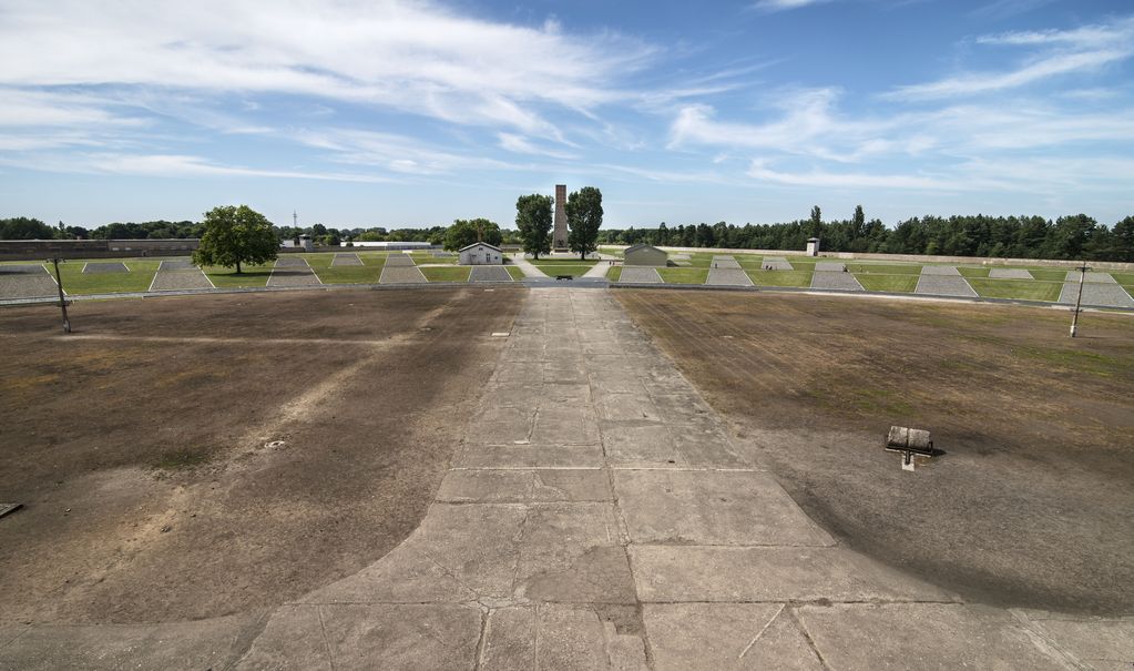 Appellplatz und Häftlingslager