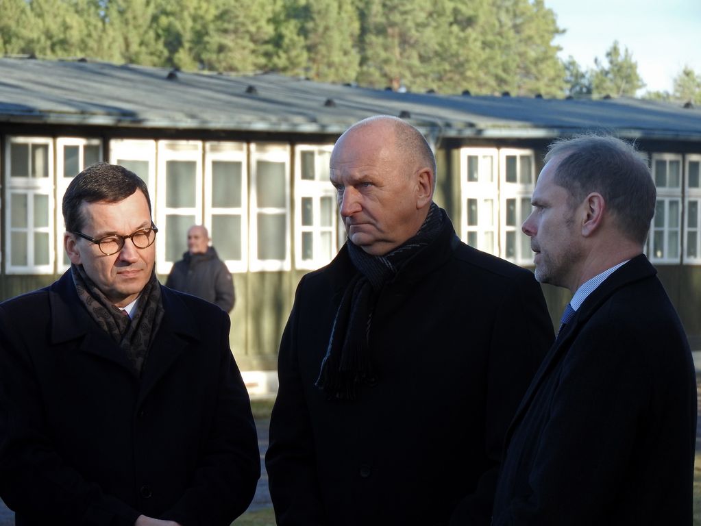 Prmierminister Mateusz Morawiecki, Ministerpräsident Dietmar Woidke und Stiftungsdirektor Axel Drecoll (v.l.)