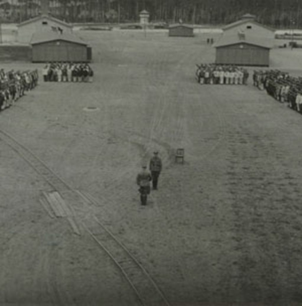 Häftlingsappell während der Aufbauphase, 1937 (Foto:FSB/GuMS)